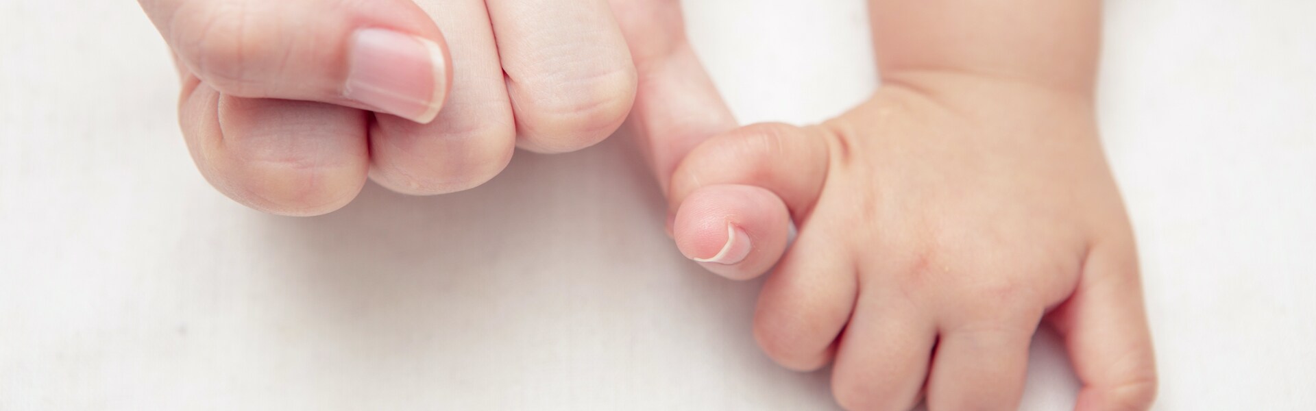 Mutterhand und Babyhand